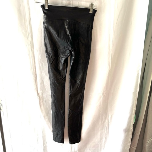 NWOT SPANX Vegan Leather LEGGINGS Black SZ S /P. - Picture 2 of 8